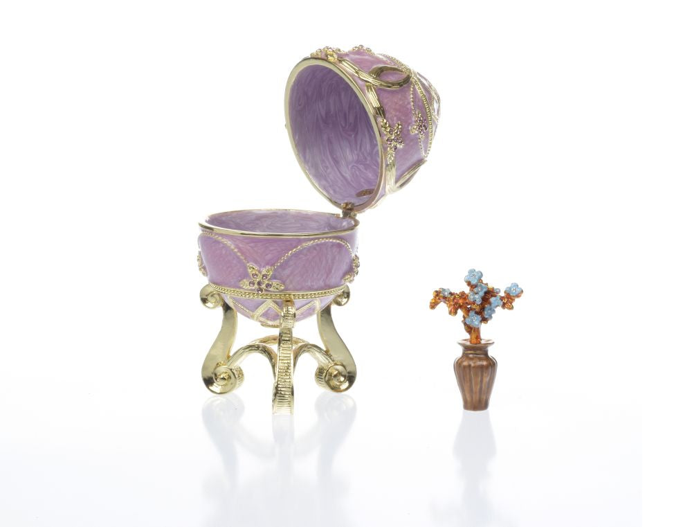 Area Purple Easter Egg with flower vase